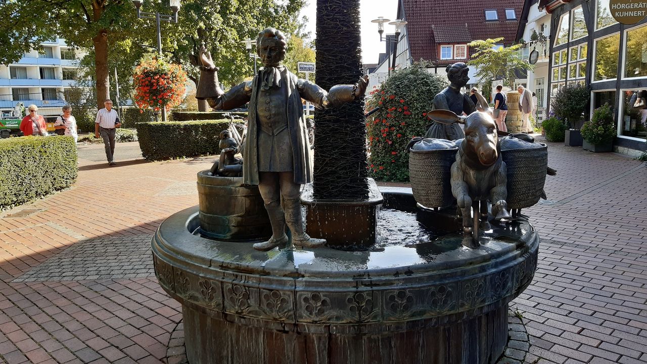 Der Salzbrunnen am Karl-Volke-Platz Der Salzbrunnen am Karl-Volke-Platz